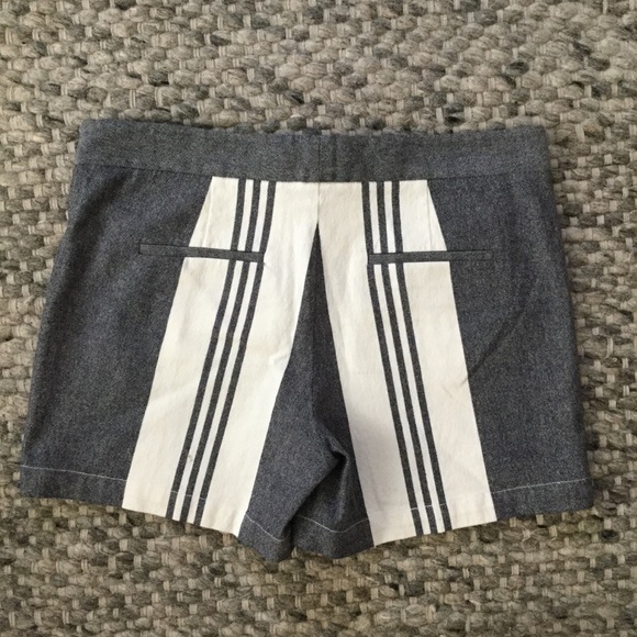 Vince. Striped Short | Grey & White Striped | Size 10 - Picture 4 of 9